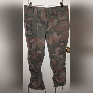 Camo pants nwot Younique 18
